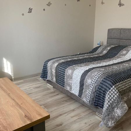 Kristaly Apartman Егер Екстериор снимка