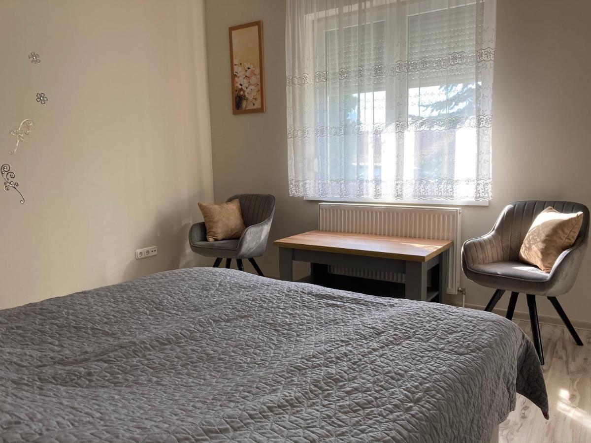 Kristaly Apartman Егер Екстериор снимка