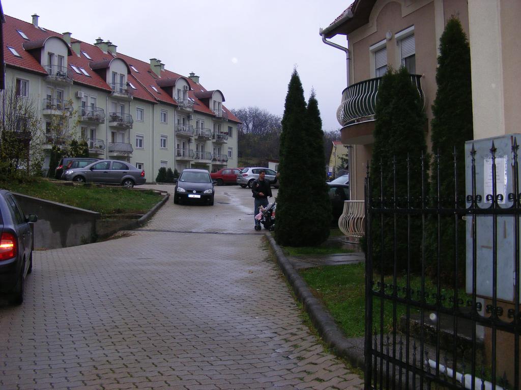 Kristaly Apartman Егер Стая снимка